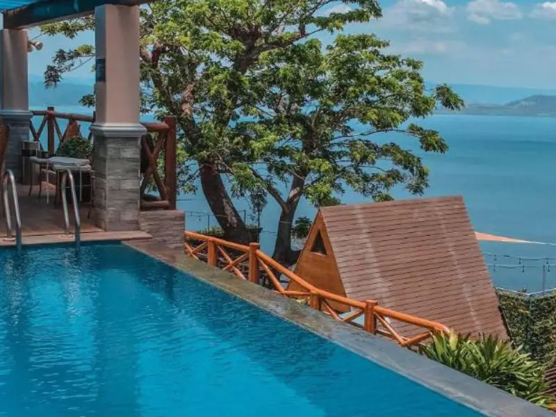 Noni's Resort's infinity pool overlooking the ocean